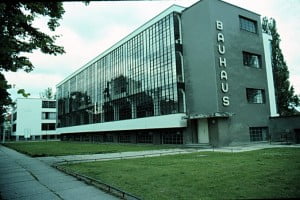El edificio de la Escuela bauhaus en Alemania