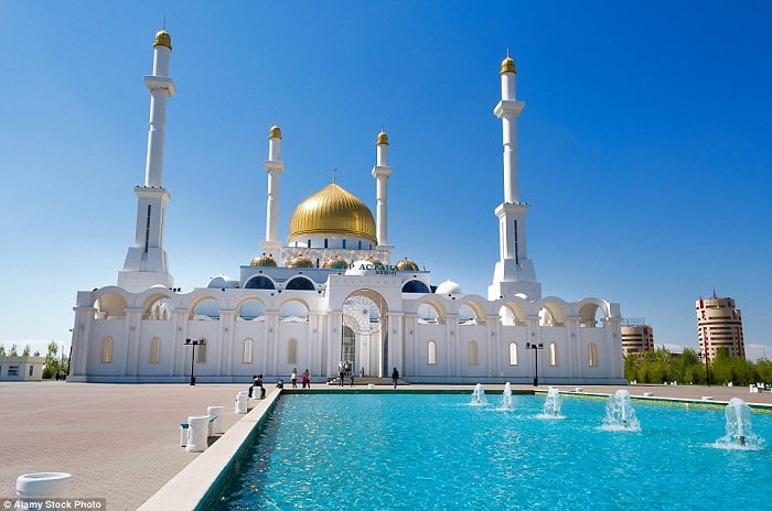 Mezquita Nur-Astana en Astana, Kazakhstan.