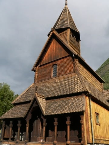 iglesia-de-madera-noruega