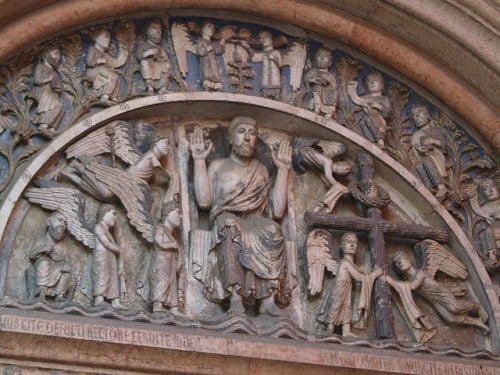 Friso esculpido  de la puerta del Baptisterio. 