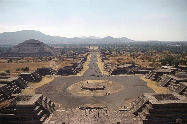 teotihuacan-calzada-muertos-piramide