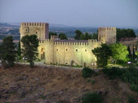 El Castillo de San Servando en Toledo, España, construido por los árabes. 