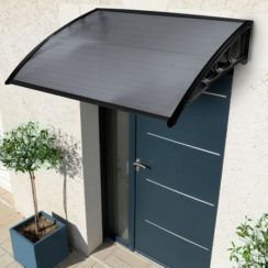 ¿Por qué instalar un toldo sobre una puerta? | Arkiplus