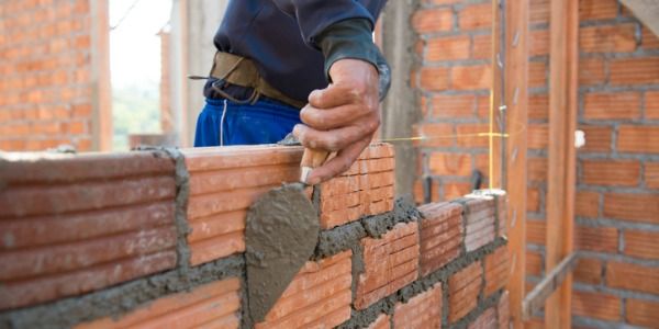 Albañil. Trabajadores de arquitectura y construcción