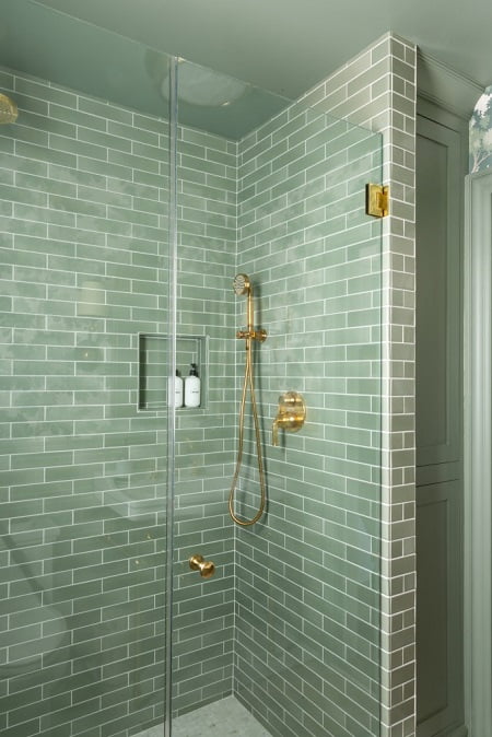ideas de duchas modernas color verde claro