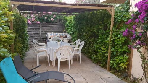 ejemplos de pérgolas de madera para patios