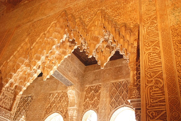 mocarabe patio de los leones alhambra