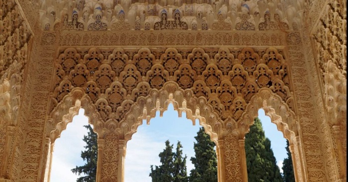 mocarabe patio de los leones alhambra